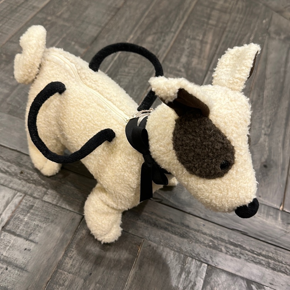Dog purse with zipper on top
